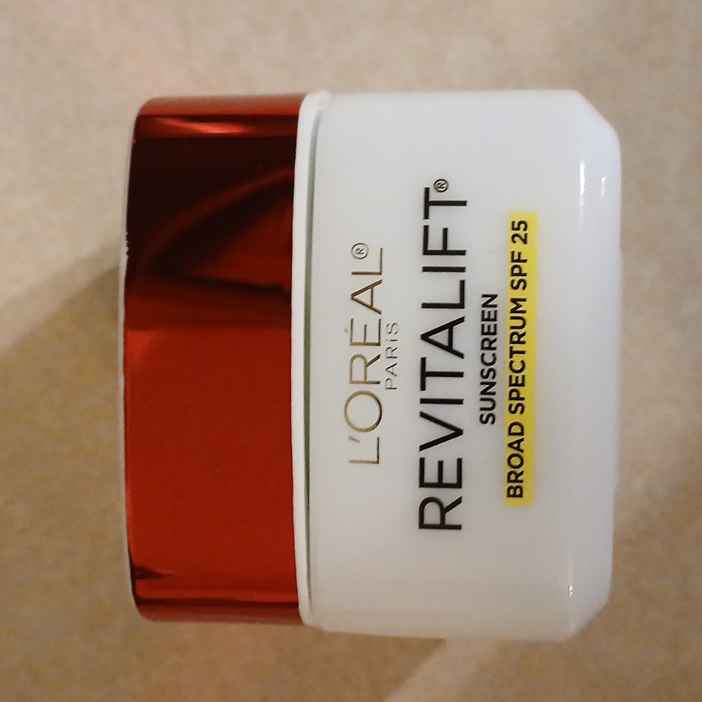 RevitaLiftANTI-WRINKLE + FIRMING MOISTURIZER 1.7 Oz